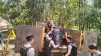 2,2 Ton BBM Solar Ilegal Diamankan Polisi dari Sebuah Tempat Berkedok Warung