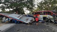 Dua Bus Adu Banteng Di Ngawi, 3 Orang Tewas Dan 16 Luka Ringan
