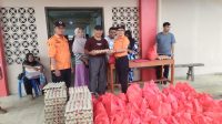 Ketua IKAPPI Bitung, membagikan Bantuan sembako Dari ASN Untuk Korban Kebakaran