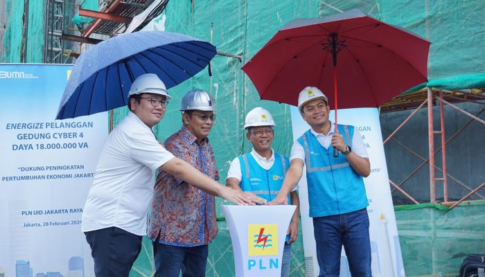 Momentum Peningkatan Layanan Kelistrikan, PLN Sambung Listrik 230 Pelanggan di Jakarta