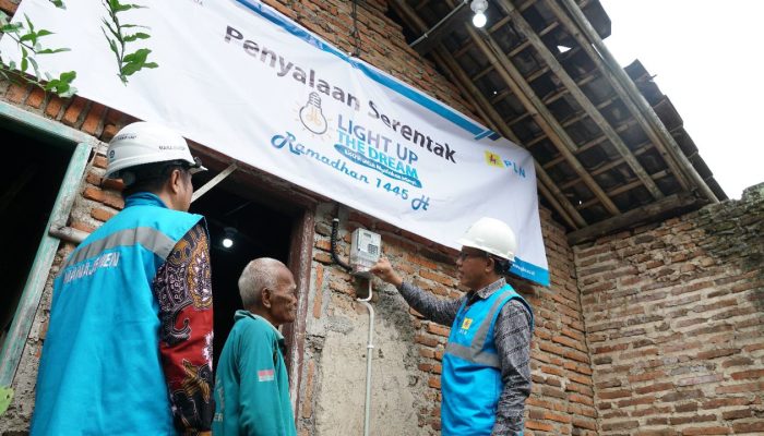 Awal Ramadan, PLN Sambung Listrik Gratis 2.920 Keluarga Prasejahtera Dari Donasi Pegawai di Berbagai Daerah