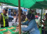 Borong Jualan UMKM, Satlantas Polres Bojonegoro Berbagi Keberkahan di Bulan Suci Ramadhan