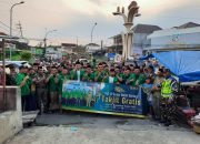 GP Ansor Kecamatan Babat Bagikan Takjil di Bundaran Tugu Wingko Momen di Bulan Suci Ramadhan