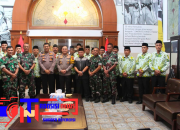 Kepala Staf Kodim 0830/Surabaya Utara Letkol Inf Djarno Djumadi, S.Pd. Hadiri Pelepasan Calon Jama’ah Umroh di Polrestabes Surabaya