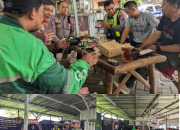 Sampaikan Pesan kamseltibcarlantas, Unit Kamsel Satlantas Polres Bojonegoro Ngopi Bareng Ojol