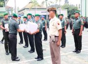 Dandim 0813 Bojonegoro  Letkol Czi Arief Rochman Hakim, SE., MM., Bagikan Bingkisan Lebaran Idul Fitri 1445H