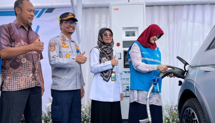 GM PLN Jabar Lakukan Inspeksi, Pastikan SPKLU Siap Layani Pemudik