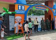 Babinsa Kodim 0813 Bojonegoro Pantau Liburan Lebaran di Obyek Wisata, Pastikan Keamanan Pengunjung