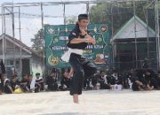 Sesepuh dan Pengurus Cabang Pencak Silat Gubug Remaja Bojonegoro Peragakan Seni Bela Diri