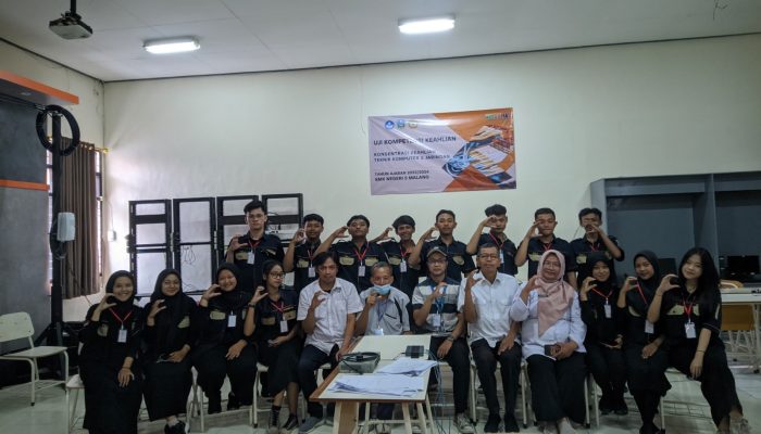Persiapkan Siswa Hadapi Dunia Kerja, PLN Icon Plus Turut Uji Kompetensi Siswa SMKN 5 Malang