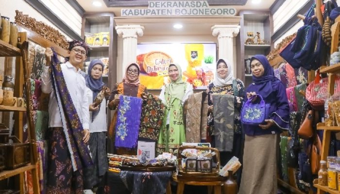 Puncak Peringatan HUT Dekranasda ke-44, Dian Adiyanti Adriyanto Ajak Kader Dekranasda Untuk Terus Gali Potensi dan Tingkatkan Kreatifitas