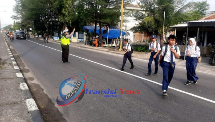 Anggota Unit Lantas Polsek Babat Lakukan Giat Rutin Gatur Lalin