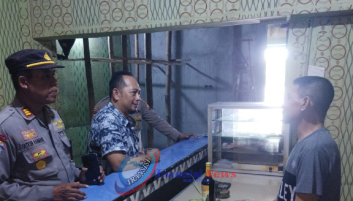 Kapolsek Sumberrejo AKP Fatkur Rahman Pimpin Langsung Operasi Miras, Hanya Temukan 2 Botol Anggur Merah