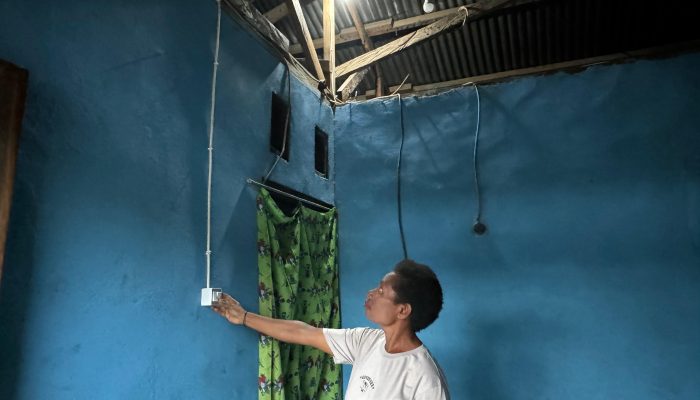 Tembus Akses Menantang, PLN Berhasil Listriki Lima Kampung Di Keerom, Papua