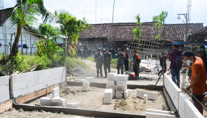 Pastikan Pengerjaan Terus Berjalan, Dansatgas Kunjungi Sasaran Fisik TMMD 120 Tambakrejo Bojonegoro