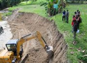 Antisipasi Banjir dan Tanah Longsor, Satgas TMMD 120 Kodim Bojonegoro bangun Pelindung Tebing Sungai
