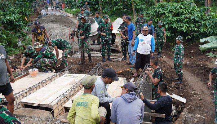 Dandim Jombang Dampingi Danrem 082/CPYJ Tinjau Lokasi TMMD ke-120 di Kecamatan Wonosalam Kabupaten Jombang
