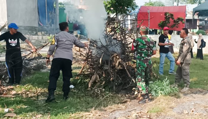 Dukung Pencanangan BBGRM XXI, Babinsa Koramil Dander Bojonegoro Karya Bakti bersama Masyarakat