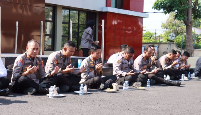 Bentuk Kesolidan, Kapolres Bojonegoro Makan Bareng Bersama Anggota