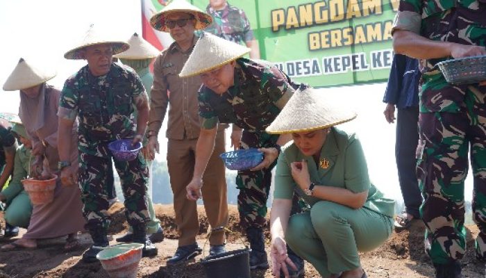 Pangdam Mayjen TNI Rafael Tinjau Pipanisasi dan Tanam Jagung di Nganjuk