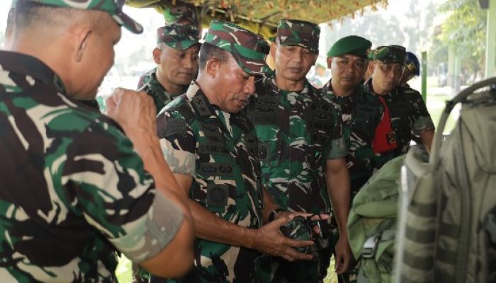 Kasdam V/Brawijaya Dampingi Asops Panglima TNI Tinjau Kesiapan Pasukan Yonzipur 5/ABW