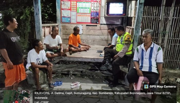 Patroli Sambang Pos Kamling, Bhabinkamtibmas Polsek Sumberrejo Ajak Warga Jaga Kamtibmas