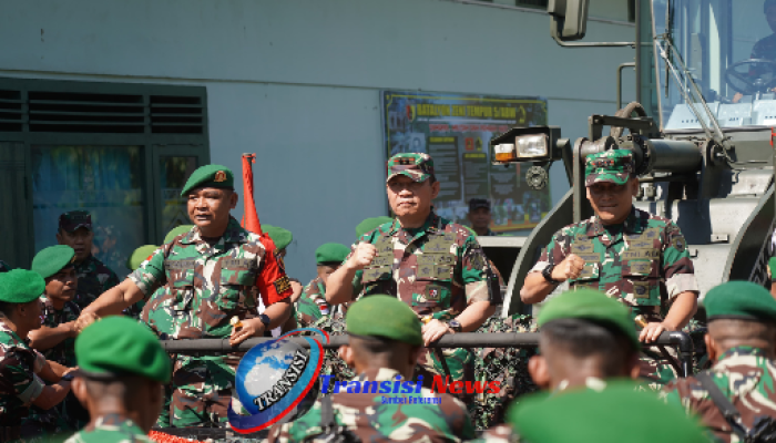 Menjelang Pemberangkatan Tugas, Pangdam Mayjen TNI Rafael Beri Pembekalan Prajurit Yonzipur 5/ABW