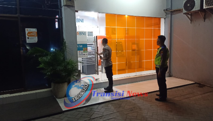 Kapolsek Babat Kompol Sampun SH, Tekankan Anggota Untuk Selalu Gencar Patroli Malam ” Blue Light Patrol”