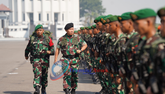 Pangdam V/Brawijaya Selaku Dangartap III/Surabaya Pimpin Pemberangkatan Satgas Pamtas RI-Malaysia.