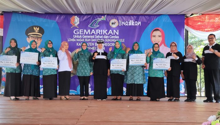 Disnakkan Bojonegoro Terus Tingkatkan Konsumsi Ikan, Tebar Ribuan Benih Ikan di Embung dan Waduk   