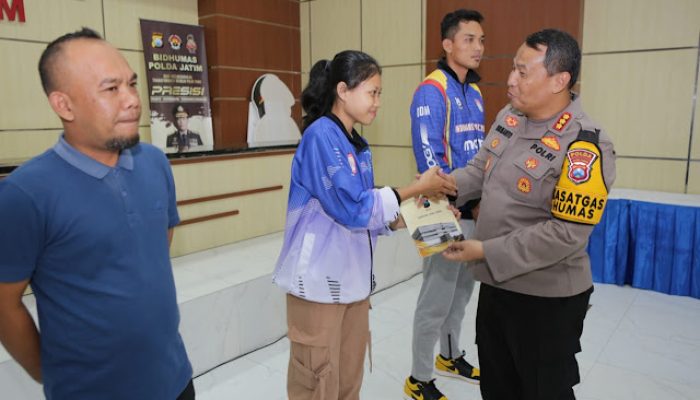 Polda Jatim Berangkatkan Tim Bola Voli Untuk Kejurnas di Jogja