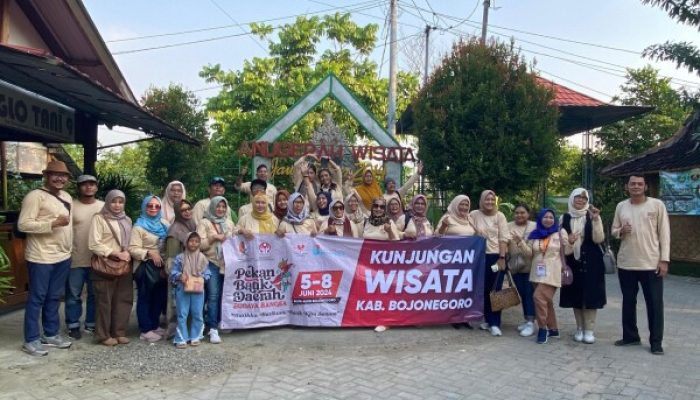 Perwakilan Peserta Pekan Batik dari Berbagai Daerah Ikuti Famtrip Keliling Wisata Bojonegoro