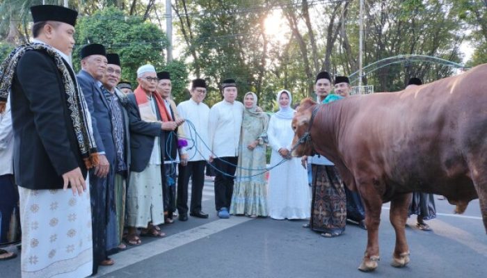 Pj Bupati Bojonegoro: Idhul Adha Jadi Momen Tumbuhkan Rasa Solidaritas dan Kepekaan Sosial 