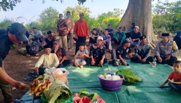 Tingkatkan Kedekatan Dengan Masyarakat, Personil Polsek Kedungadem Hadiri Kegiatan Tasyakuran Sedekah Bumi Desa Tondomulo