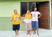 Senyum Kebahagiaan Nenek Suparmi Warga Desa Napis Tambakrejo Bojonegoro Dibuatkan Istana Baru