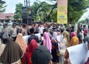 Tuntut Kebebasan DM, Ratusan Orang Gruduk Polres Tuban Lakukakan Aksi Damai
