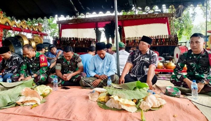 Lestarikan Budaya Kearifan Lokal, Babinsa Koramil 24/Temayang Bojonegoro ikuti Tradisi Nyadran