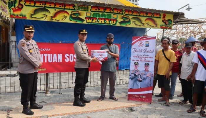 Sambut Hari Bhayangkara Ke 78, Polres Bojonegoro Salurkan Bansos