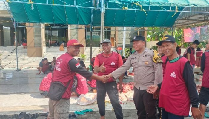 Berikan Rasa Aman dan Nyaman Saat Penyembelihan Hewan Kurban, Polsek Sumberrejo Lakukan Monitoring dan Pengamanan di Desa Sumuragung