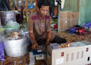 Pelaku Usaha Mikro Kecil di Martapura Mampu Perluas Usaha dari Program Desa Berdaya PLN