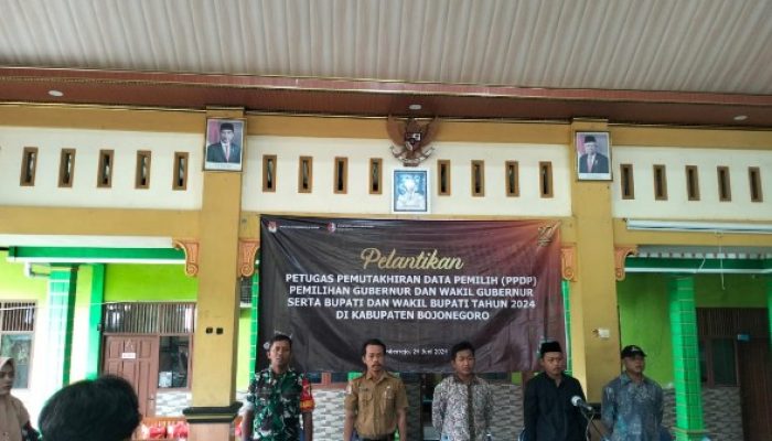 Sinergitas TNI, Babinsa Koramil 0813-09/Sumberrejo Dampingi Pelantikan Anggota Pantarlih Se-Kecamatan Sumberrejo