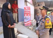 Tangis Bahagia Keluarga Penerima Bedah Rumah Presisi dari Kapolres Bojonegoro