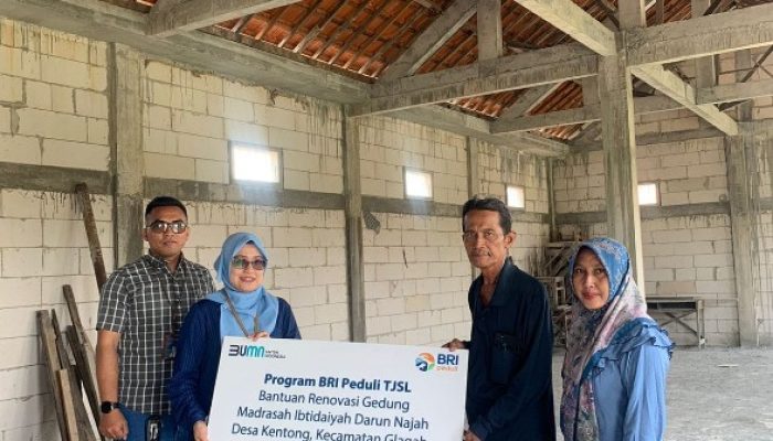 Bank BRI Lamongan Kembali Salurkan Bantuan Program Peduli Pendidikan