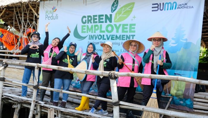 Srikandi PT PLN (Persero) UIP JBTB Turut Sukseskan Program Bersih – Bersih Sungai Kejawan Putih Tambak, Mulyorejo Surabaya
