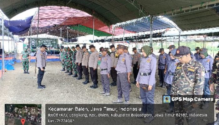 Kapolsek Balen Pimpin Apel Kesiapan Pengamanan Kegiatan IHM-NU Bojonegoro di Lapangan Desa Lengkong