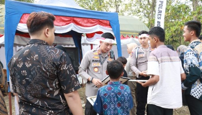 Kapolres Bojonegoro Beri Beasiswa kepada 33 Putra-Putri Polri Berprestasi