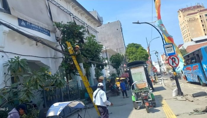 Guna Dukung Program Pemerintah Kota Surabaya Revitalisasi Kota Lama, PLN Icon Plus Bongkar Kabel Fiber Optik Di Area Kota Lama