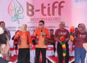 Bojonegoro Thengul International Folklore Festival 2024 Resmi Dimulai, Dibuka Parade Delegasi 8 Negara 