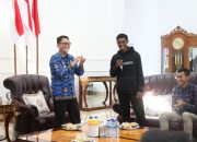 PJ Adriyanto Berikan Kado Prestasi Ke Sejumlah Pemuda Bojonegoro
