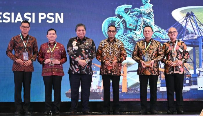 Rampungkan PSN Infrastruktur Kelistrikan Sesuai Target, PLN Terima Penghargaan dari Kemenko Perekonomian